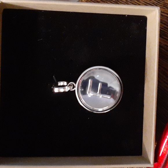 BURBERRY CHARM. LETTER F AUTHENTIC NEW BOX - Picture 4 of 5